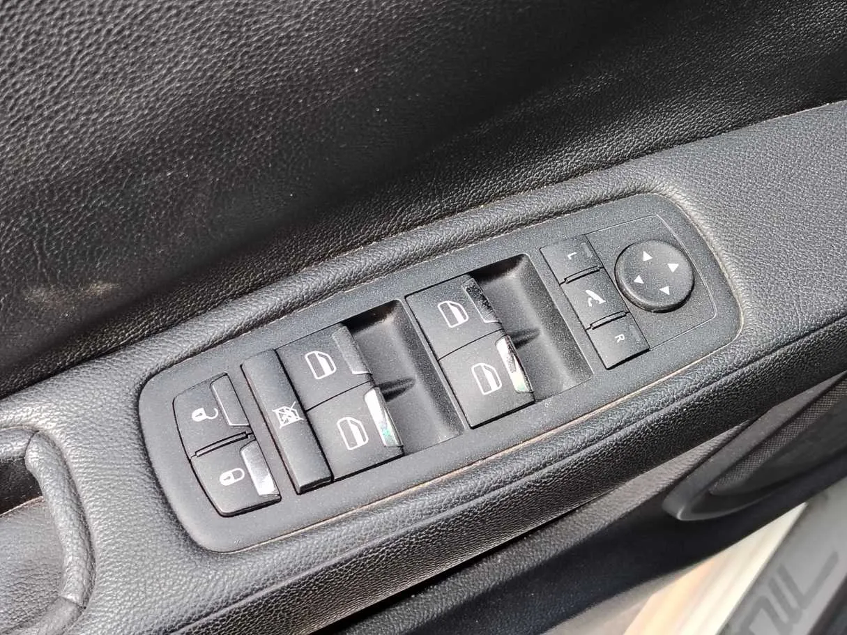 Car image 31