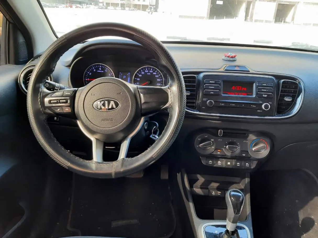 Car image 17