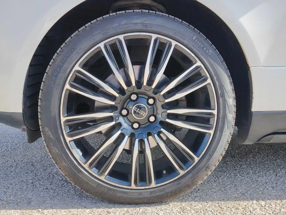 Car image 10