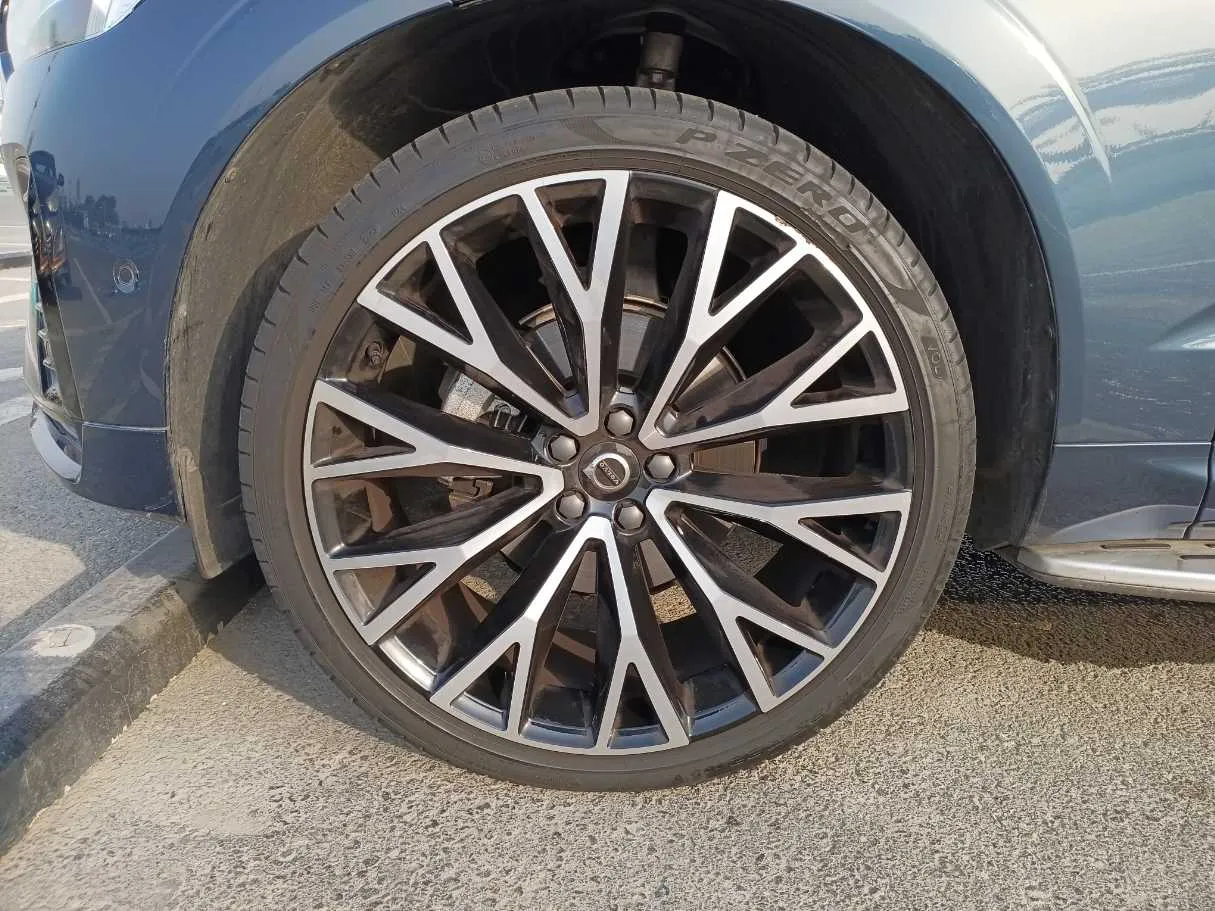 Car image 9