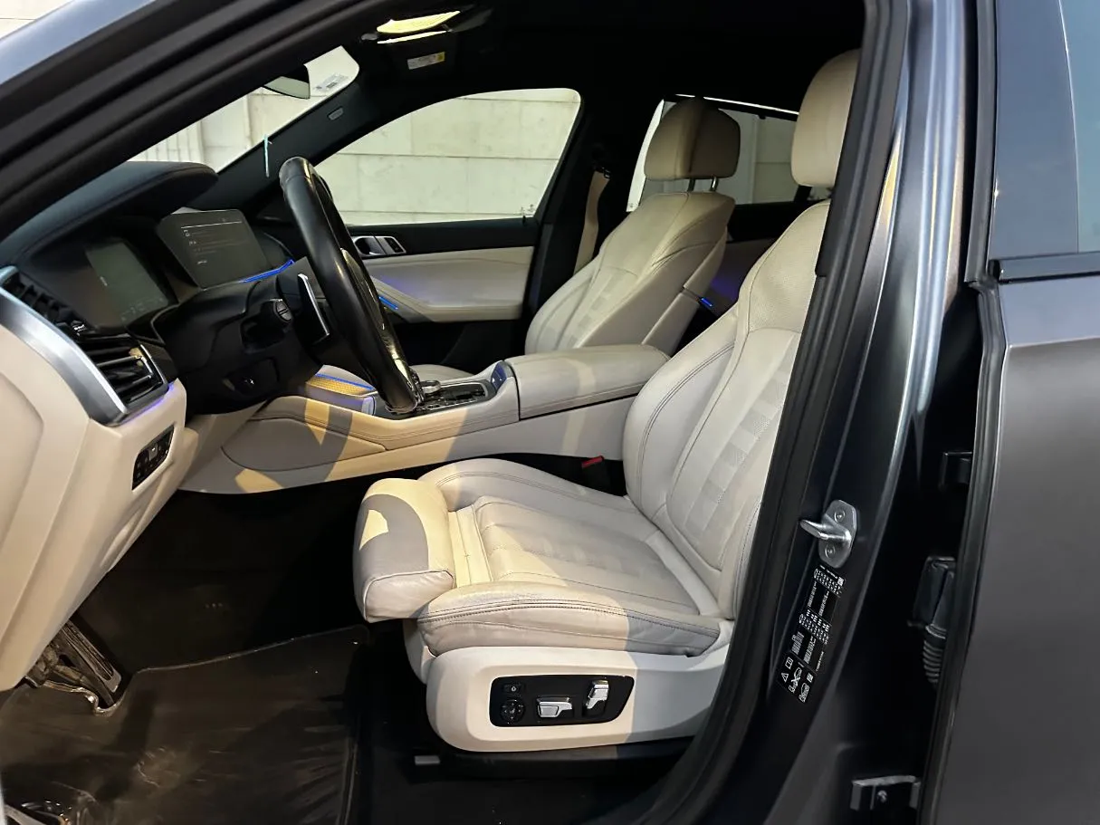 Car image 13