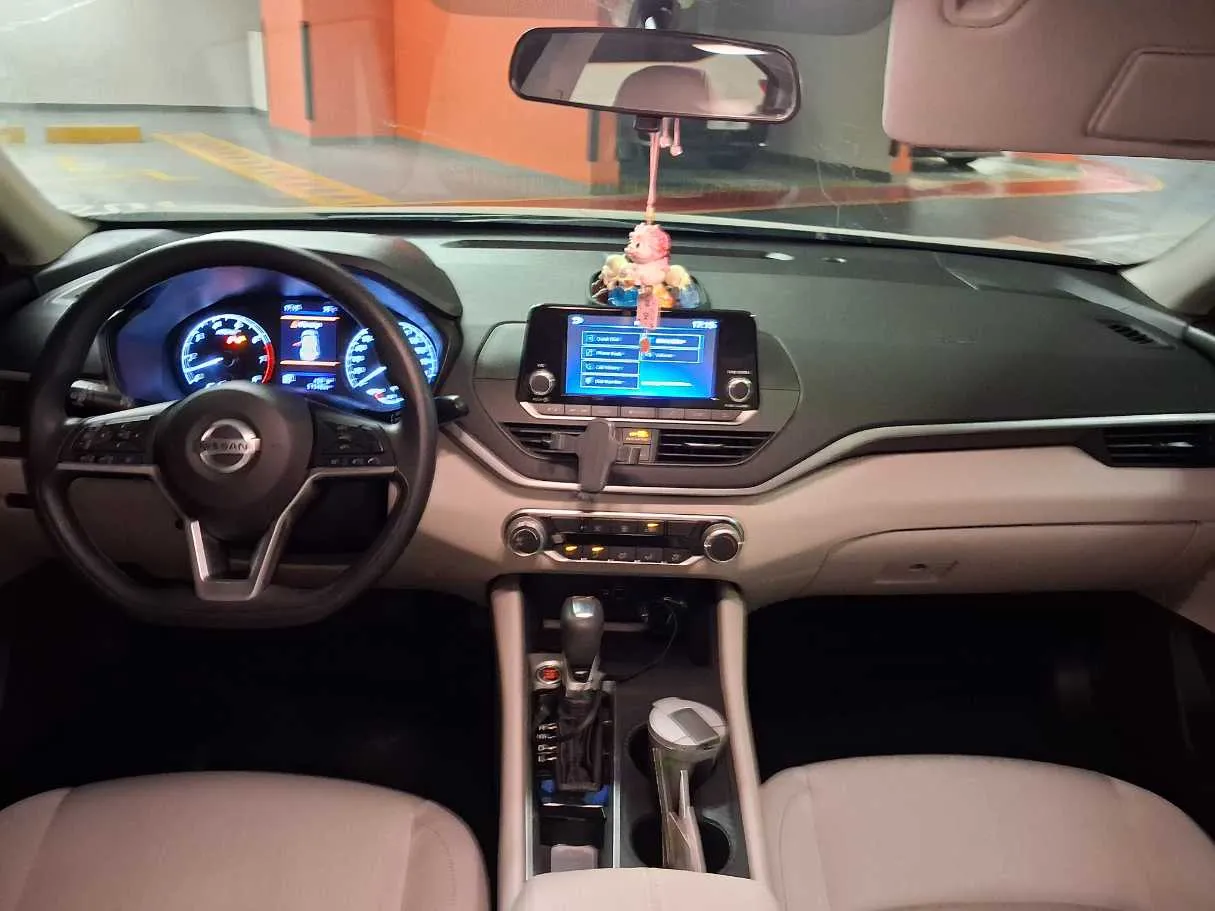 Car image 15