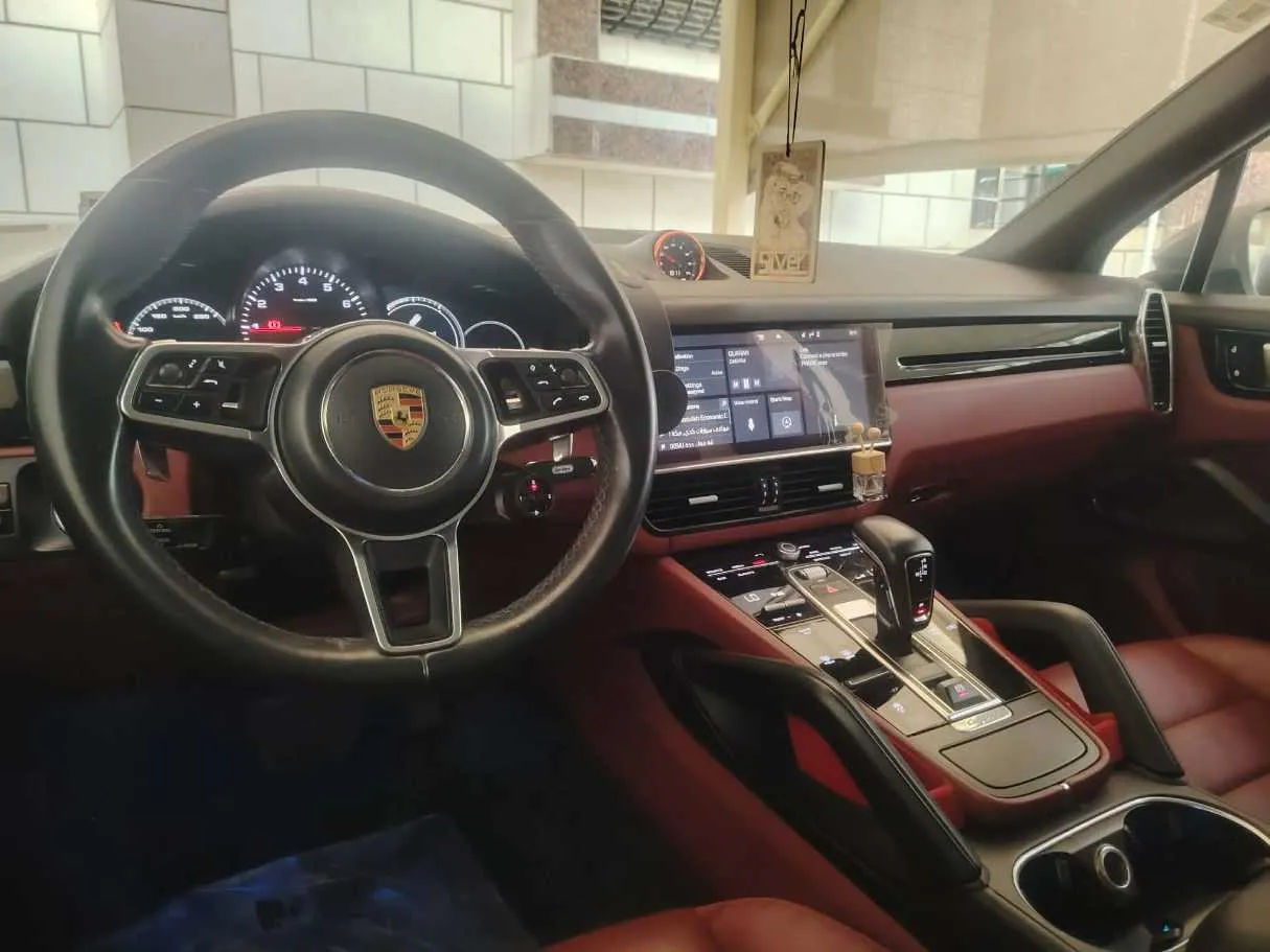 Car image 30