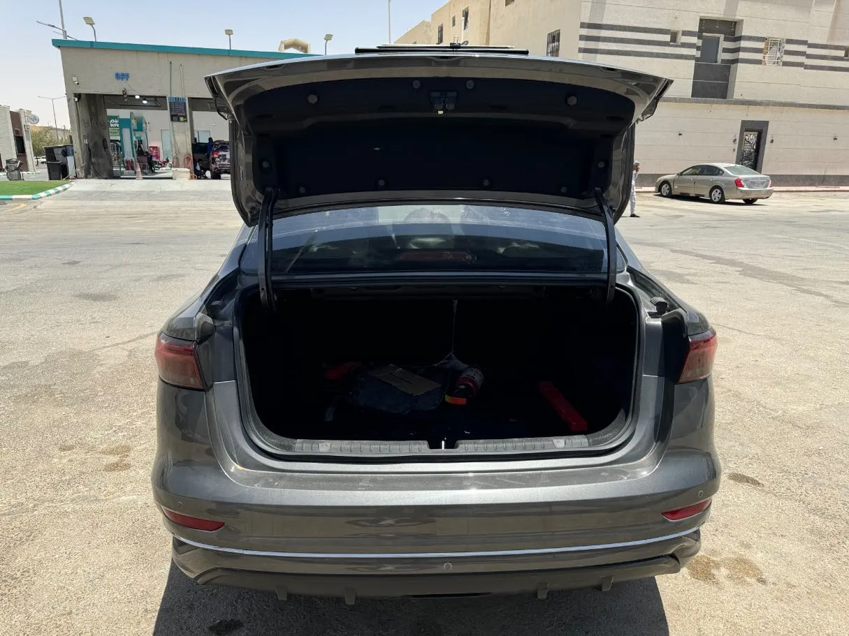 Car image 21