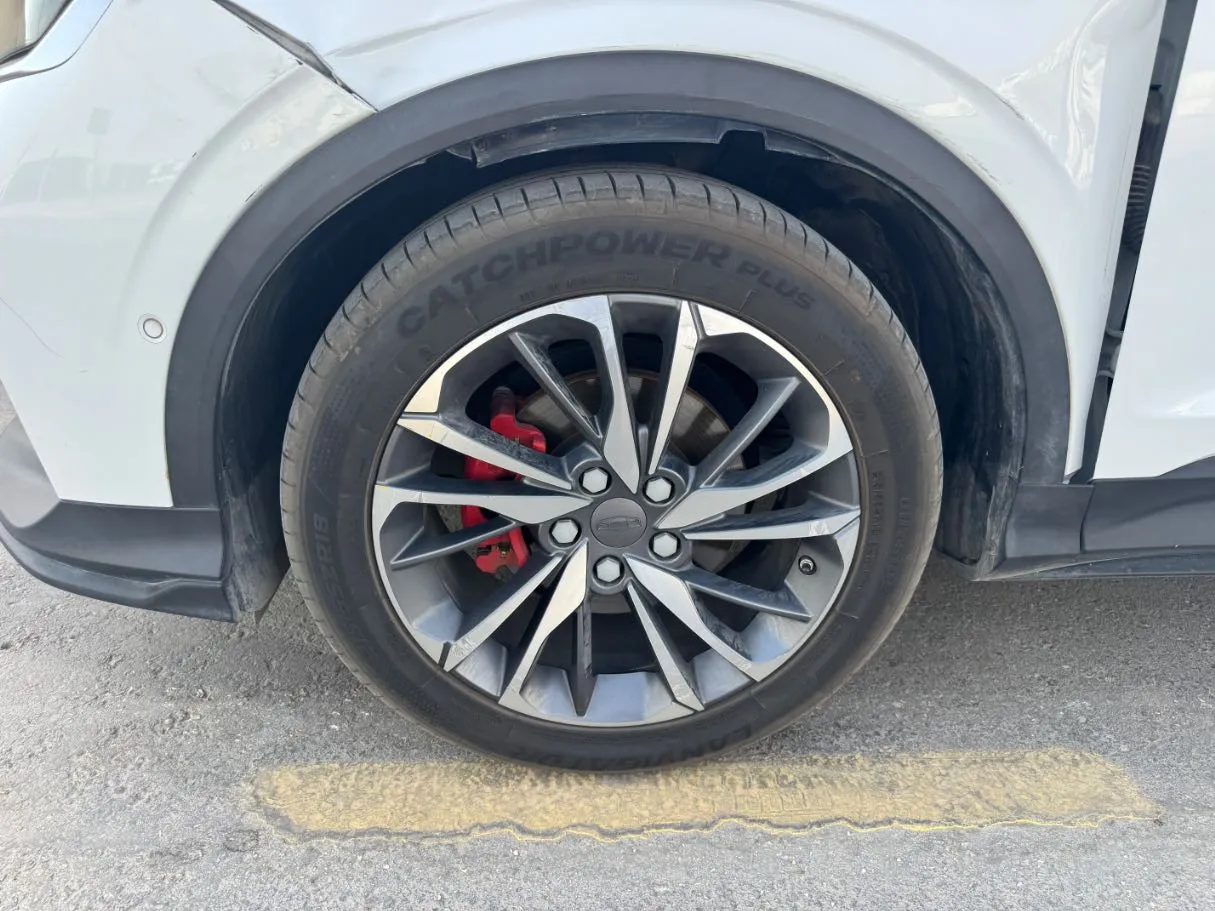 Car image 9