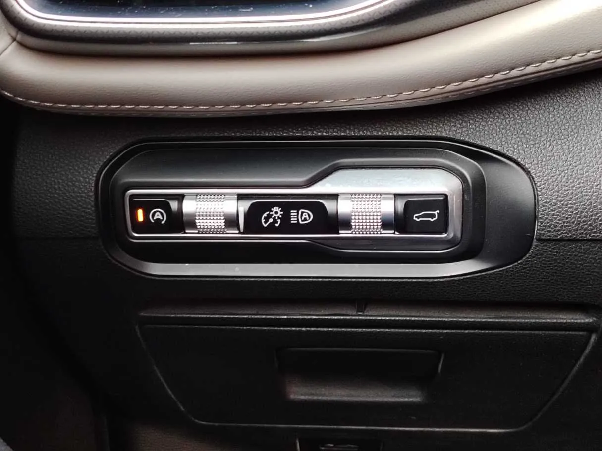 Car image 29