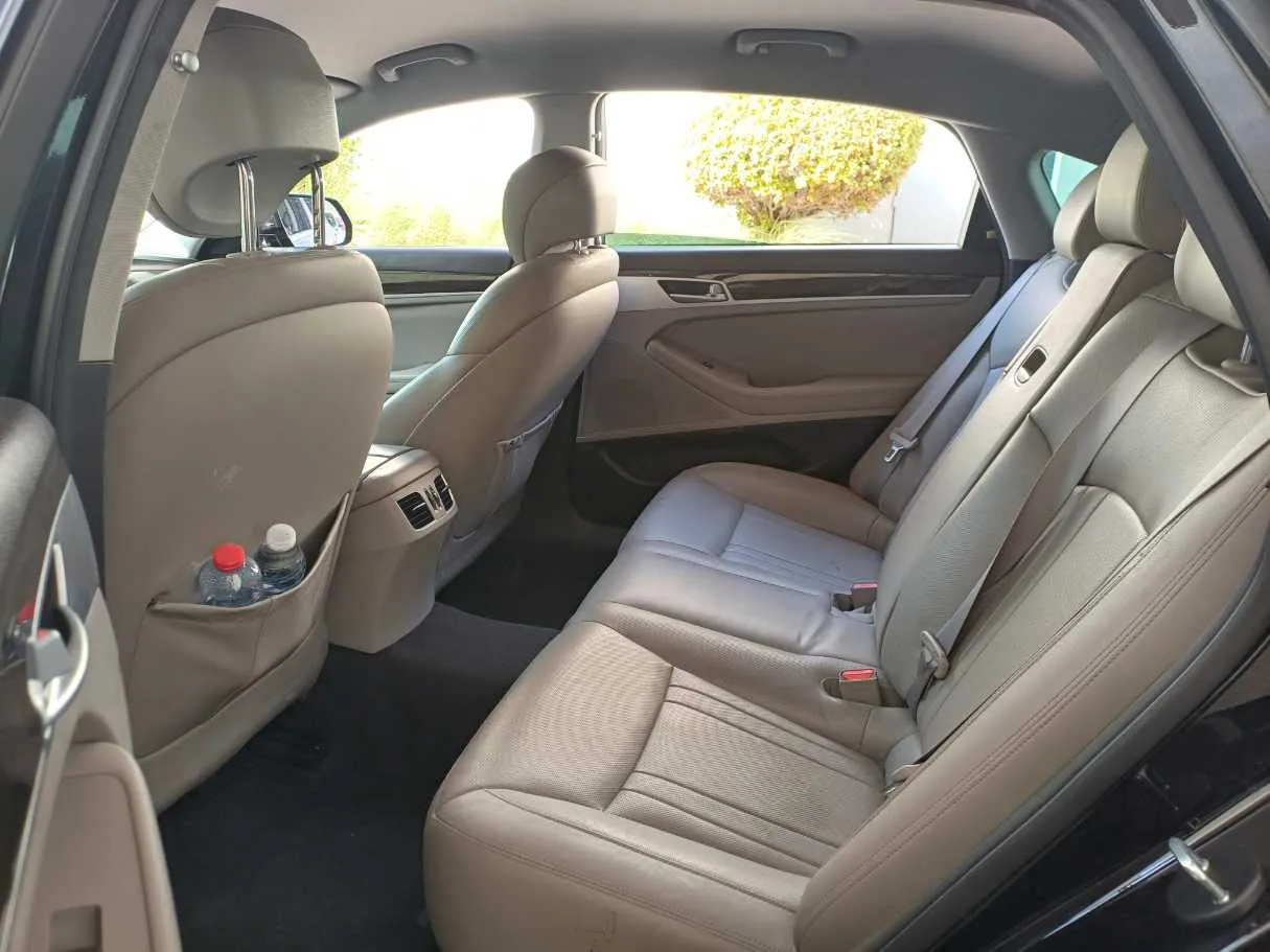 Car image 13