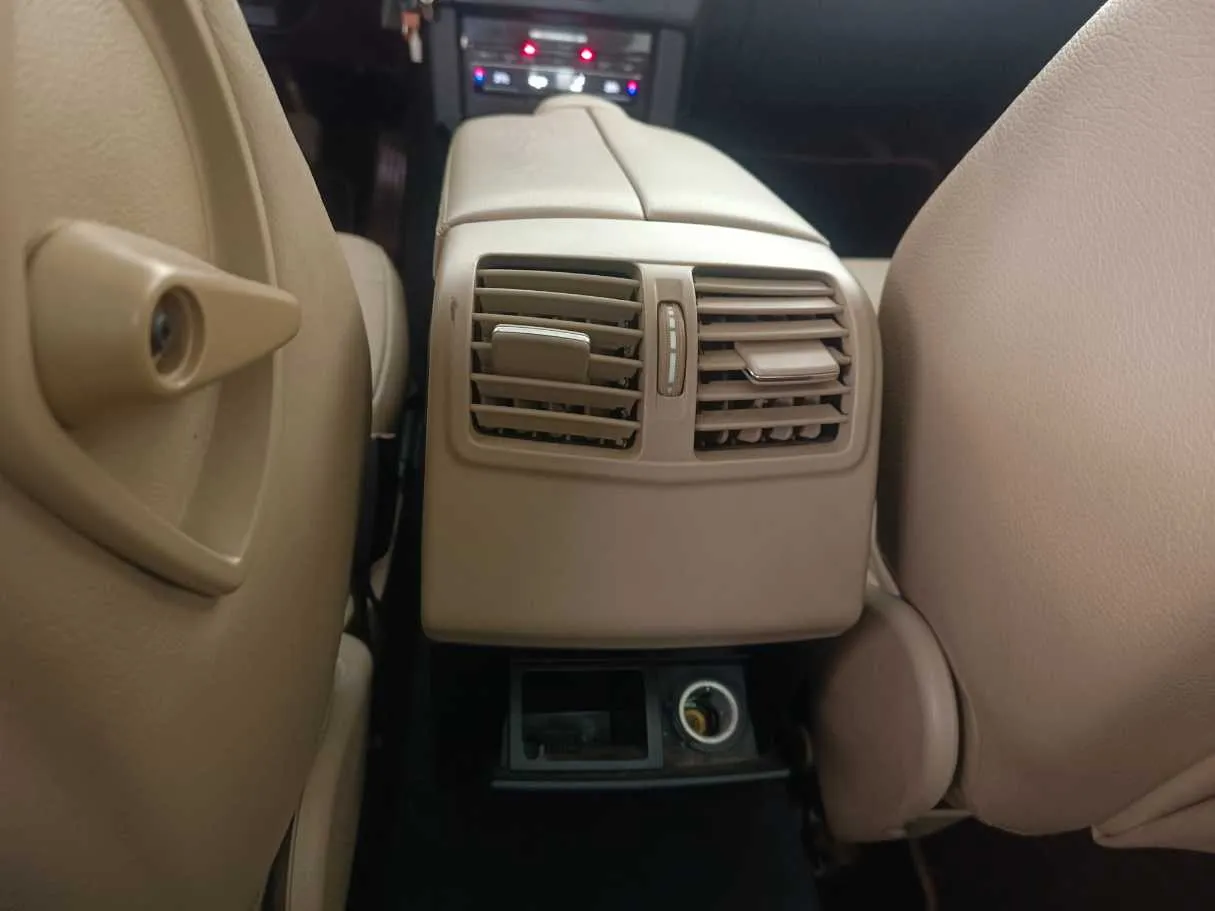 Car image 27