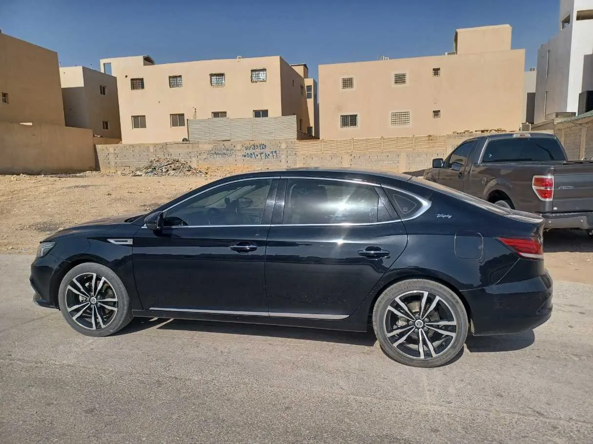 Car image 8
