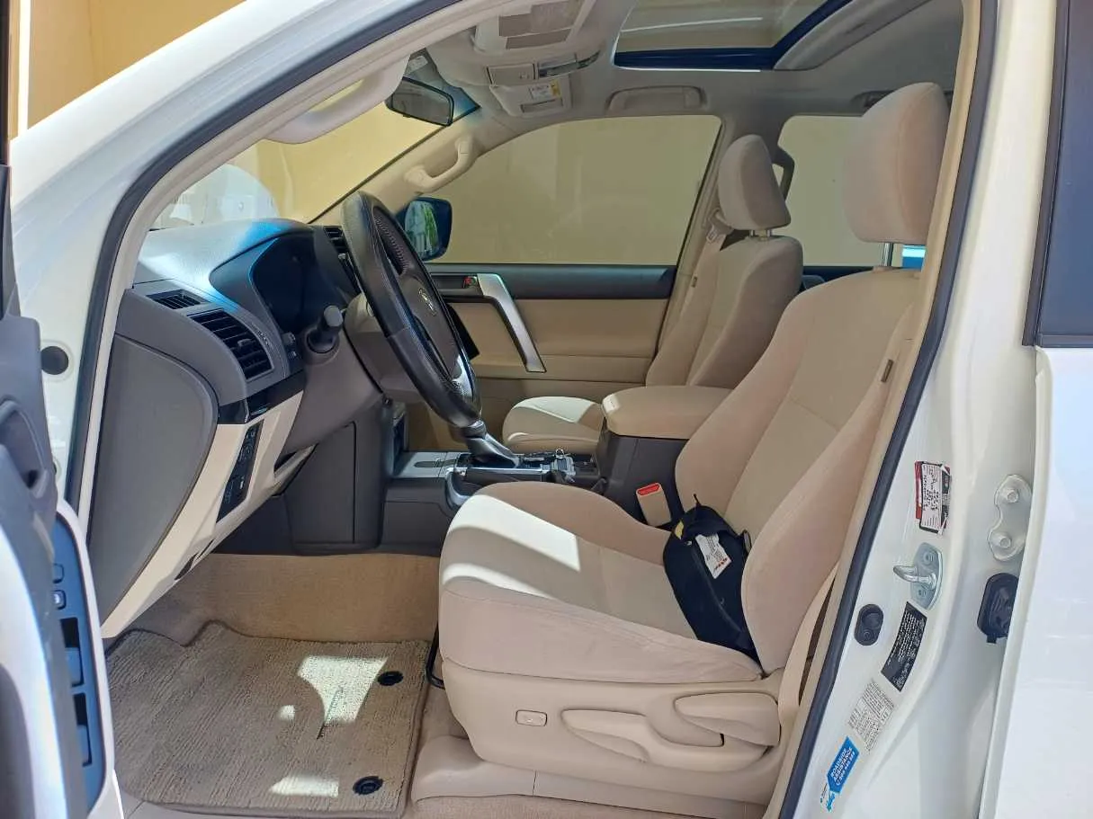 Car image 12