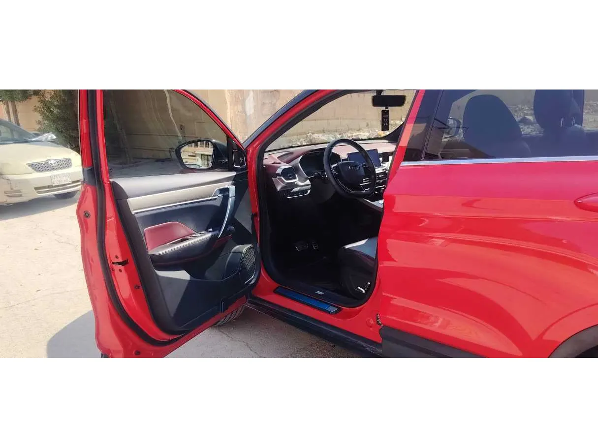 Car image 11