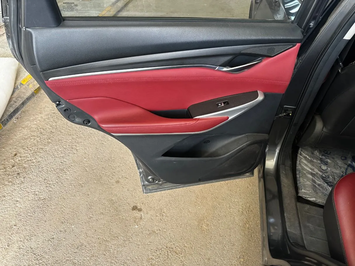 Car image 13