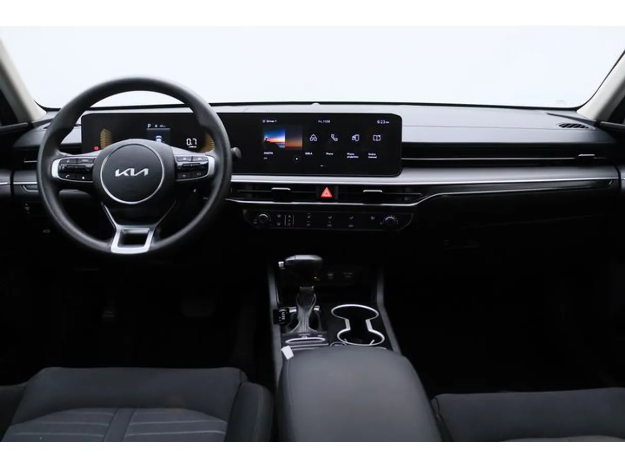 Car image 14