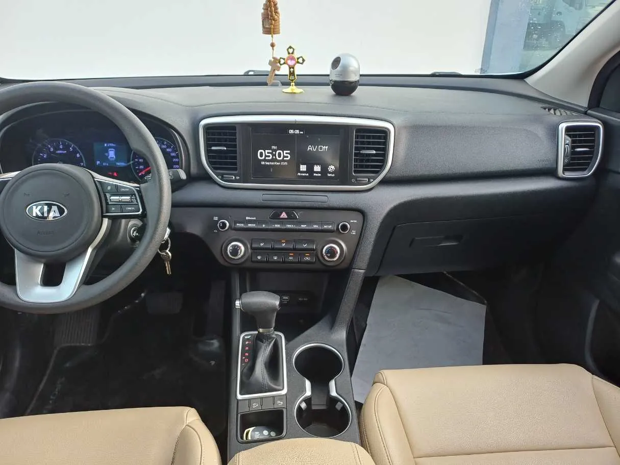Car image 15