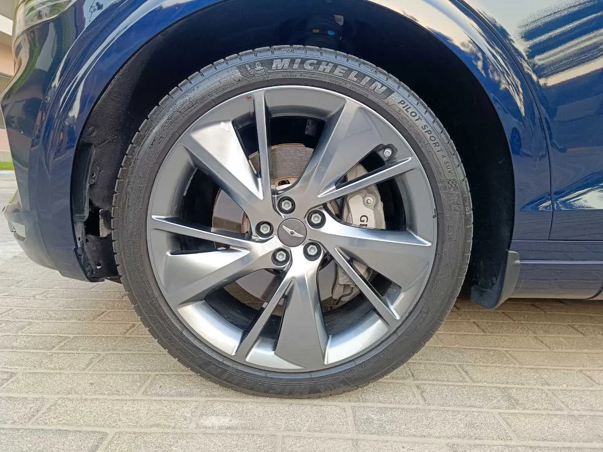 Car image 10