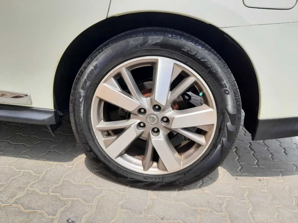 Car image 9