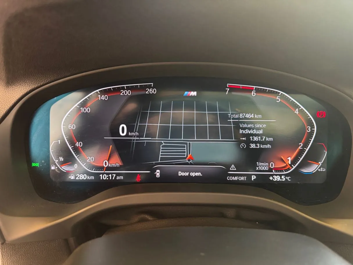 Car image 18