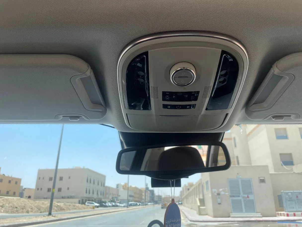 Car image 24
