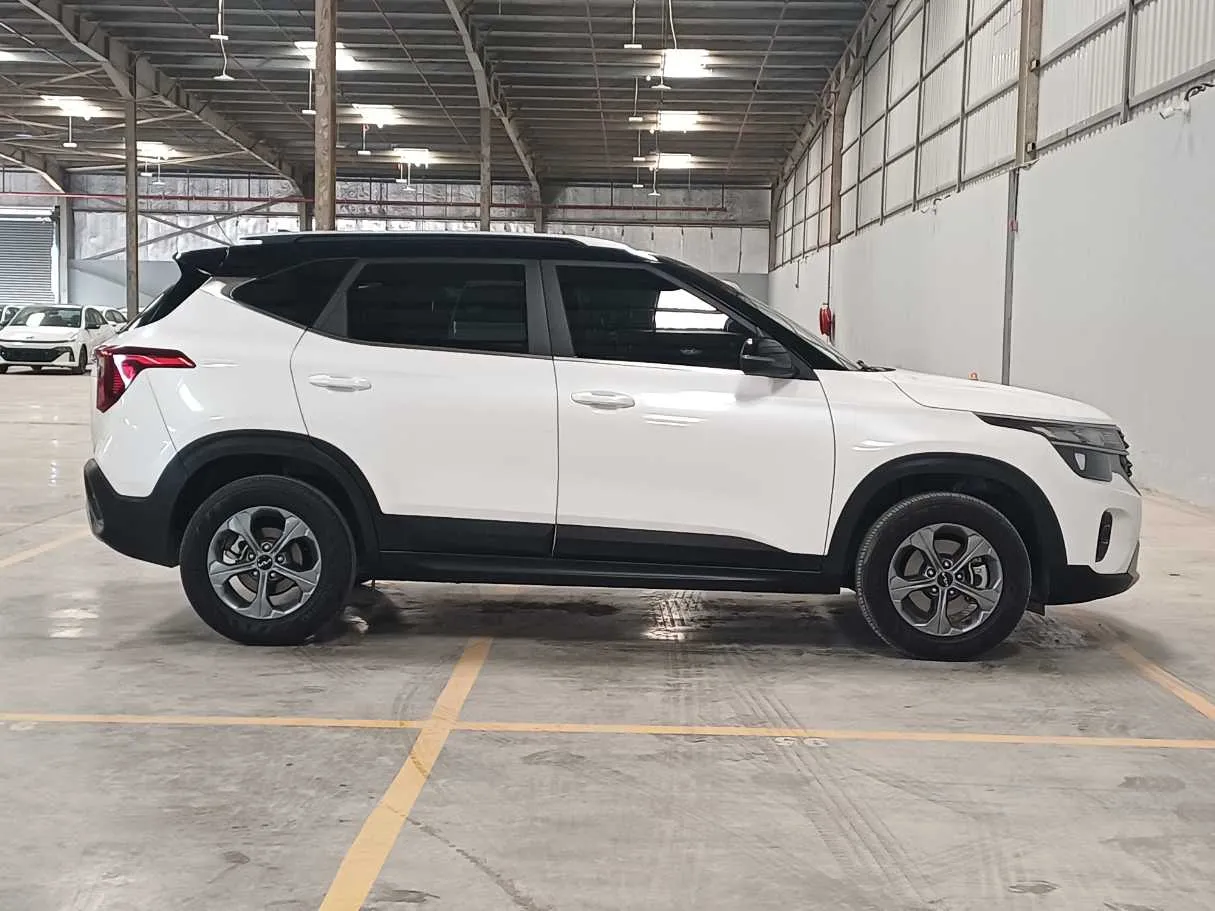 Car image 8
