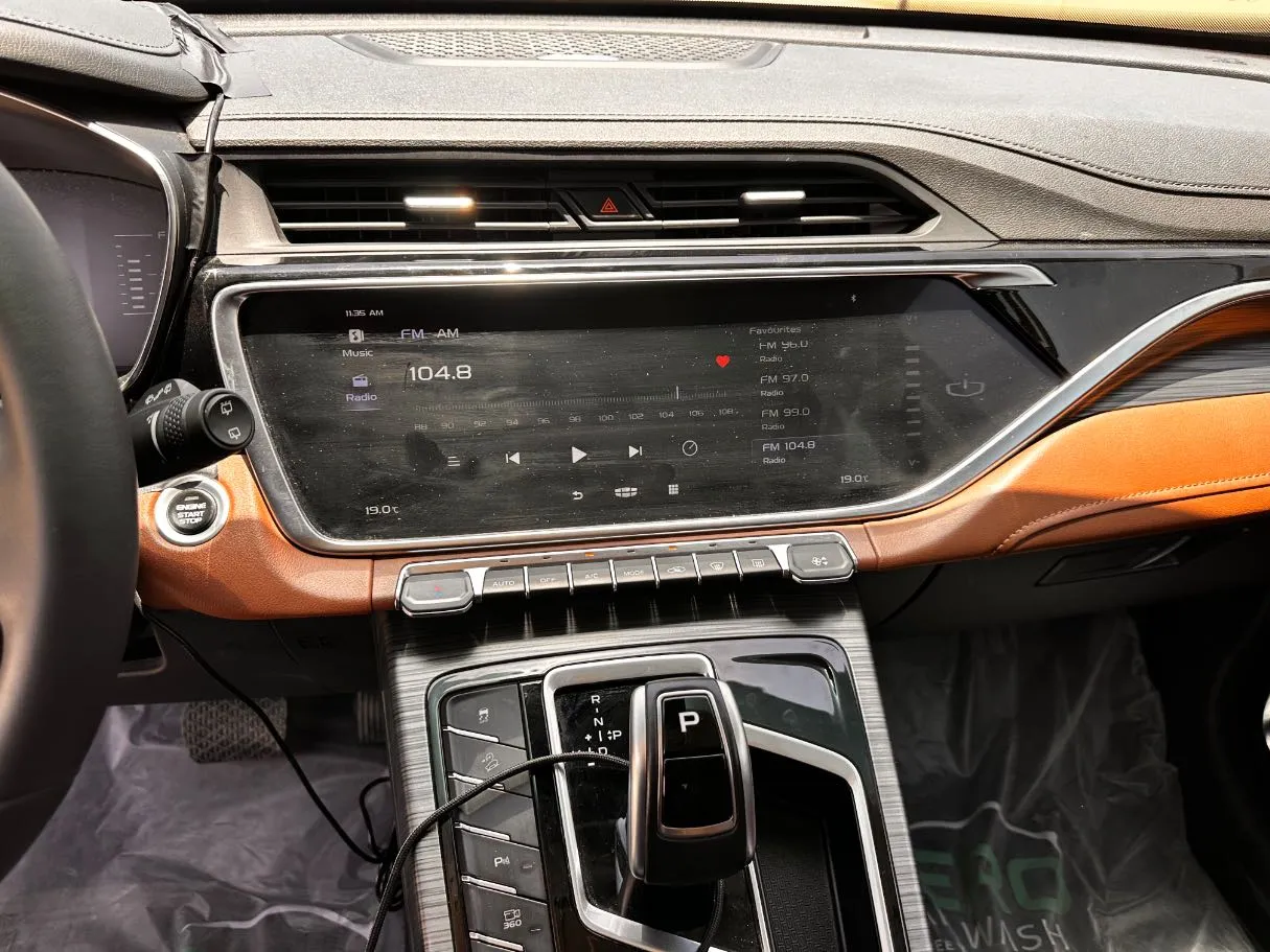 Car image 19