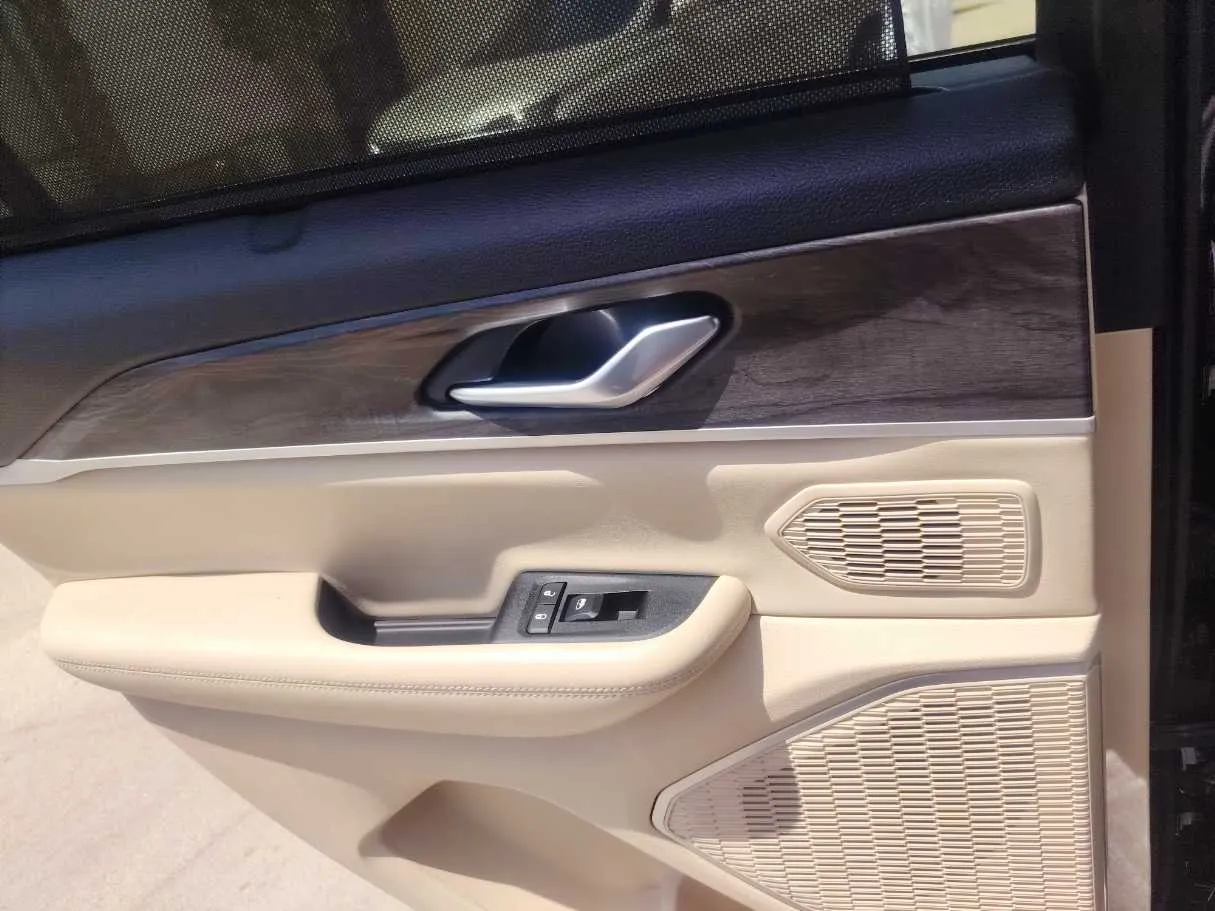 Car image 28