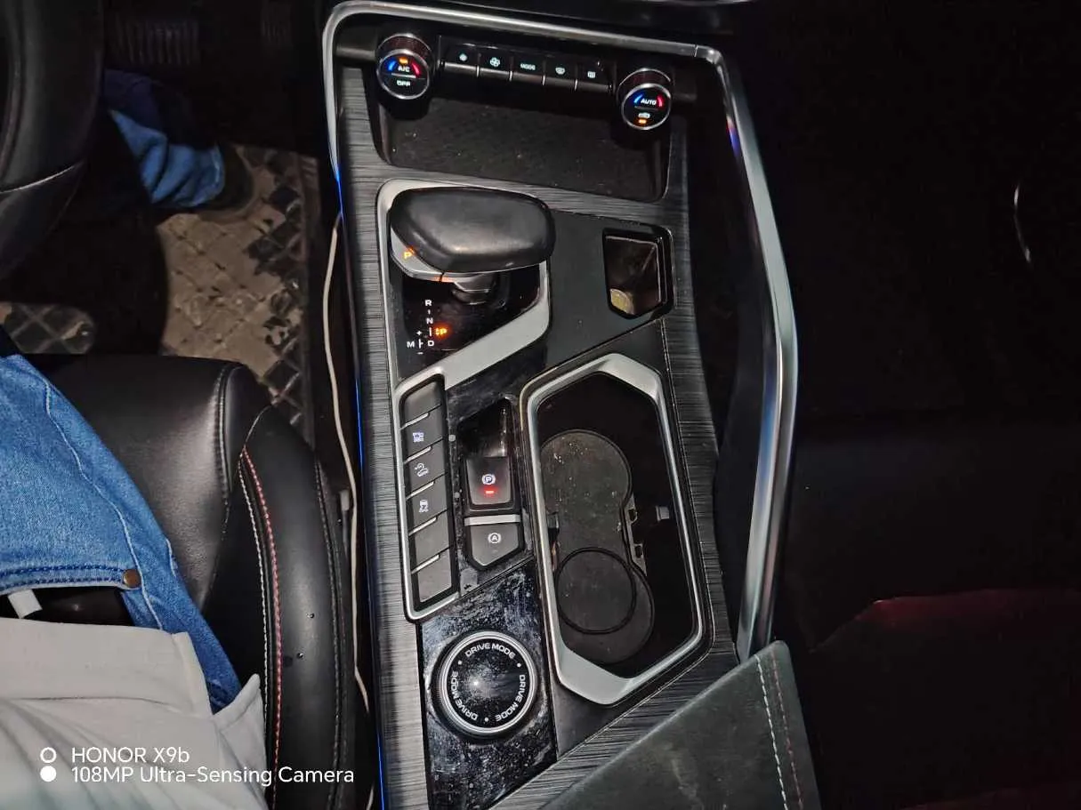Car image 26