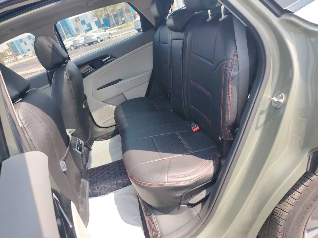 Car image 15