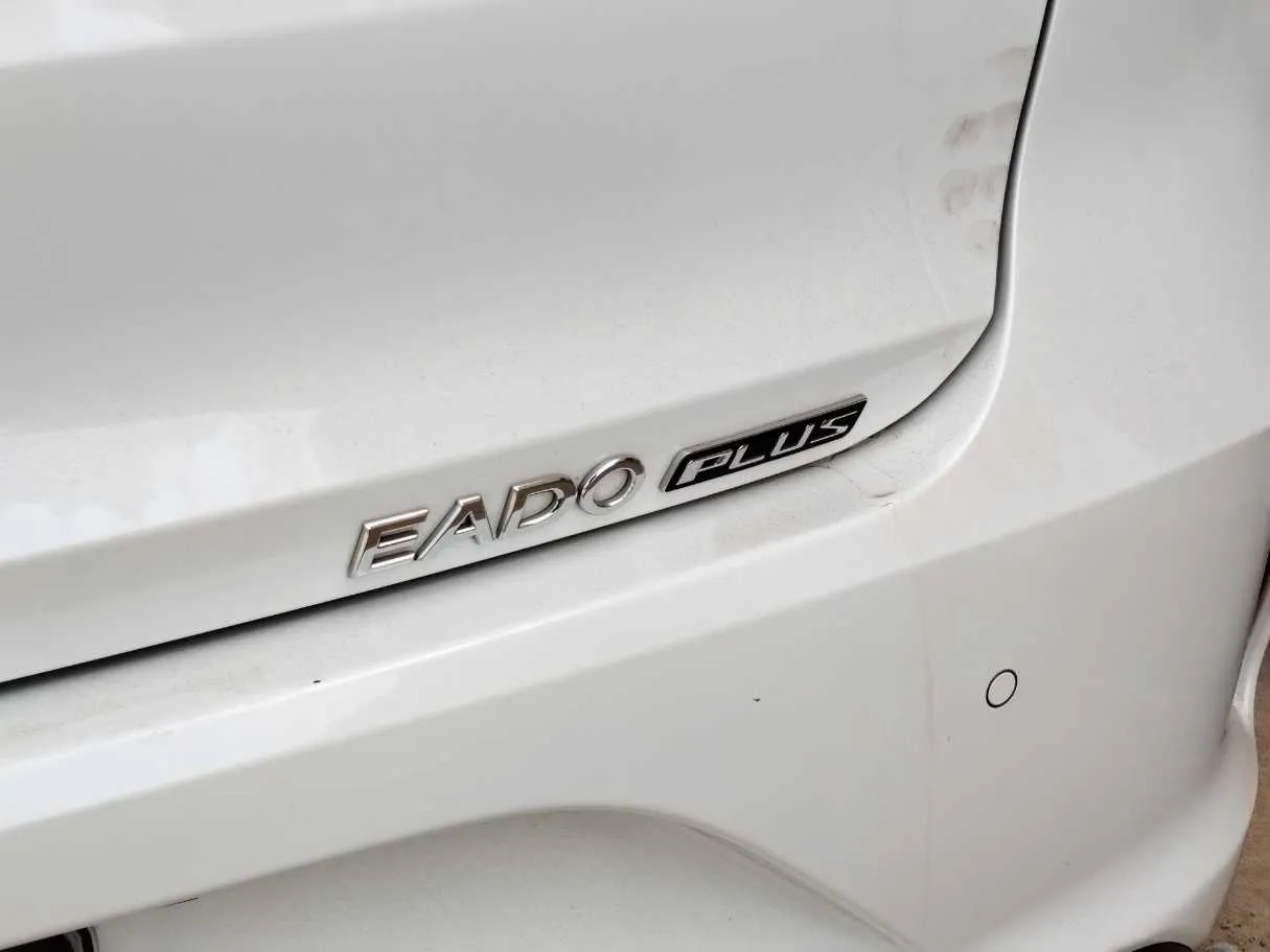 Car image 25