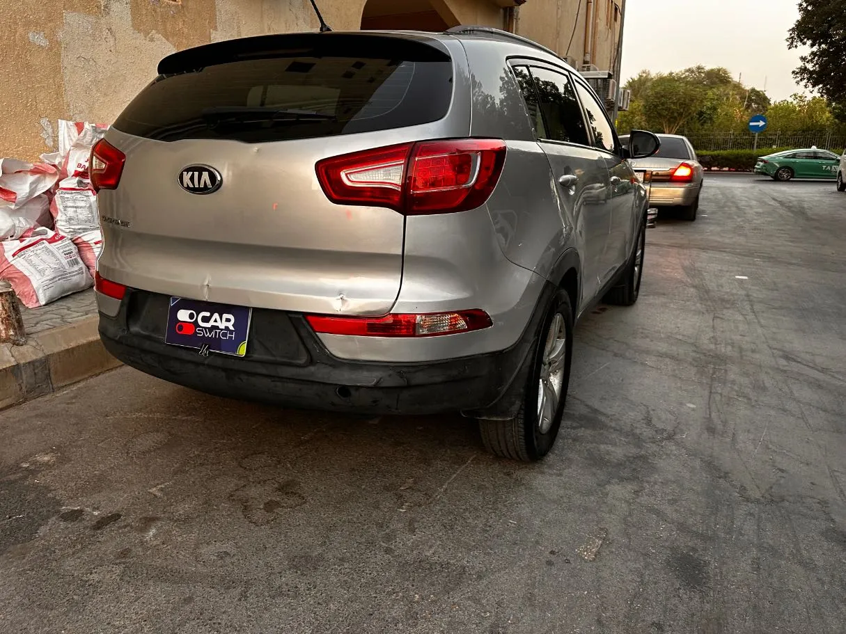 Car image 5