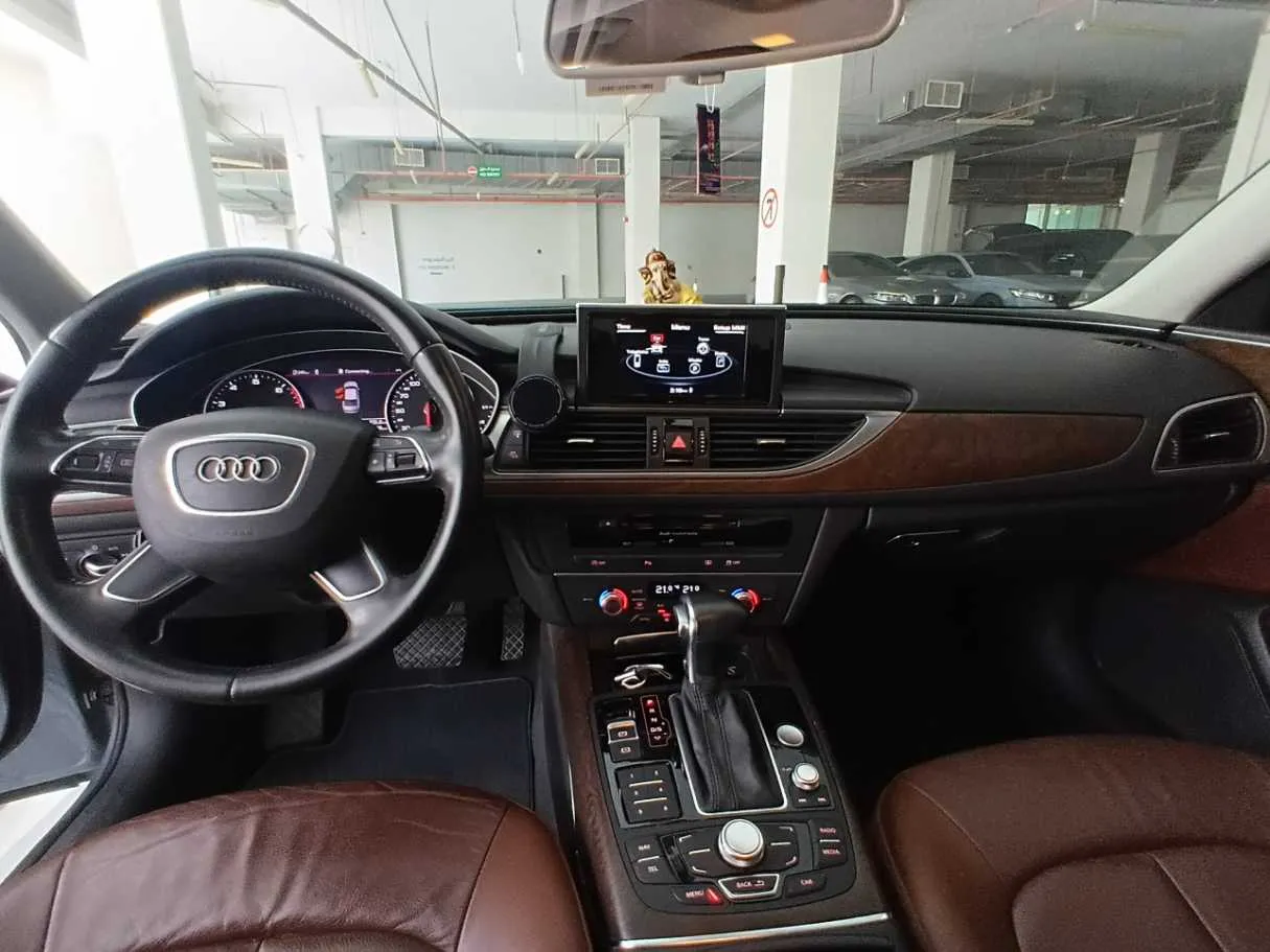 Car image 14