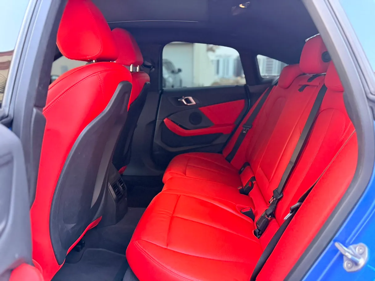 Car image 11