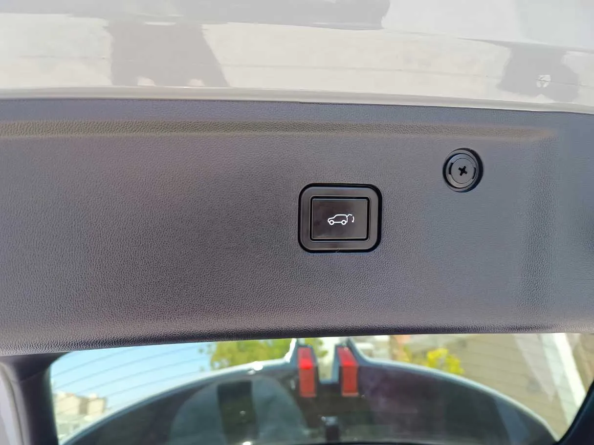 Car image 35