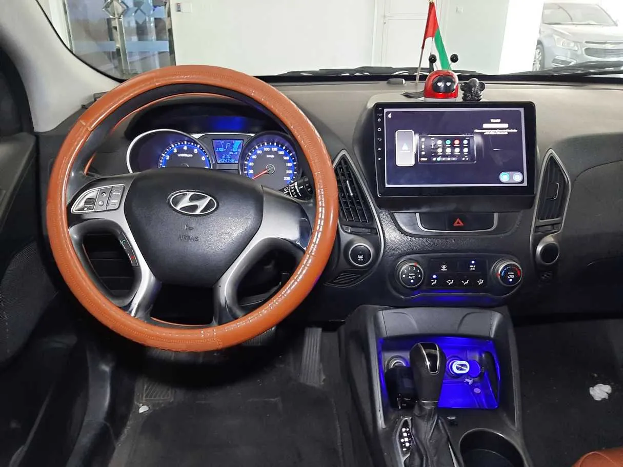 Car image 15