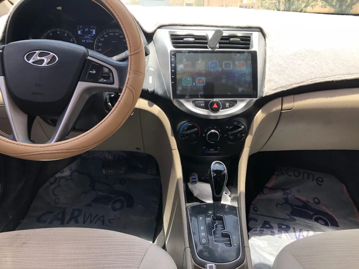 Car image 16