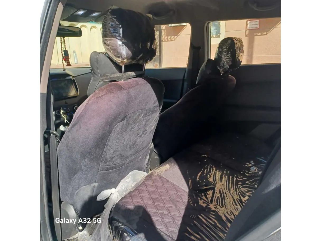 Car image 13