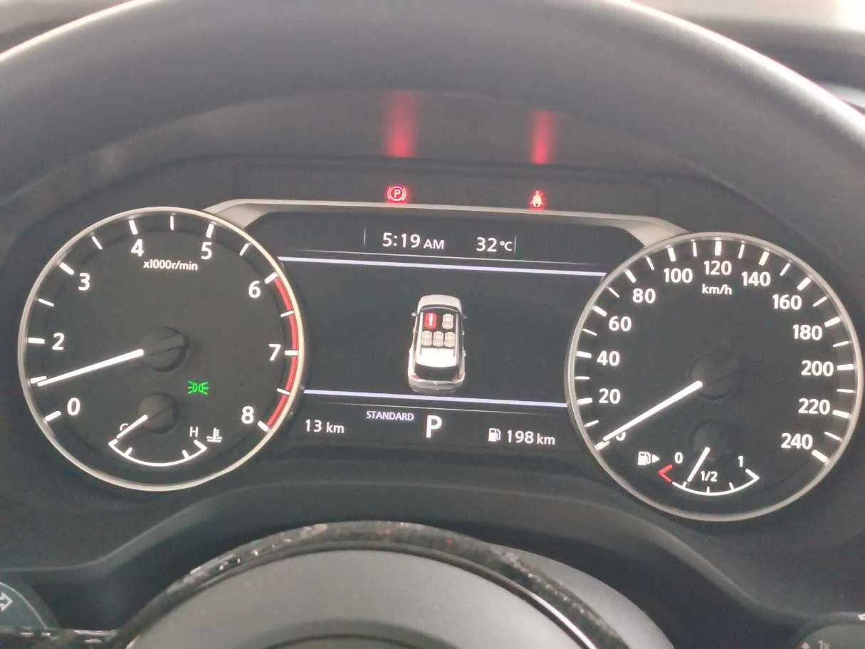 Car image 25