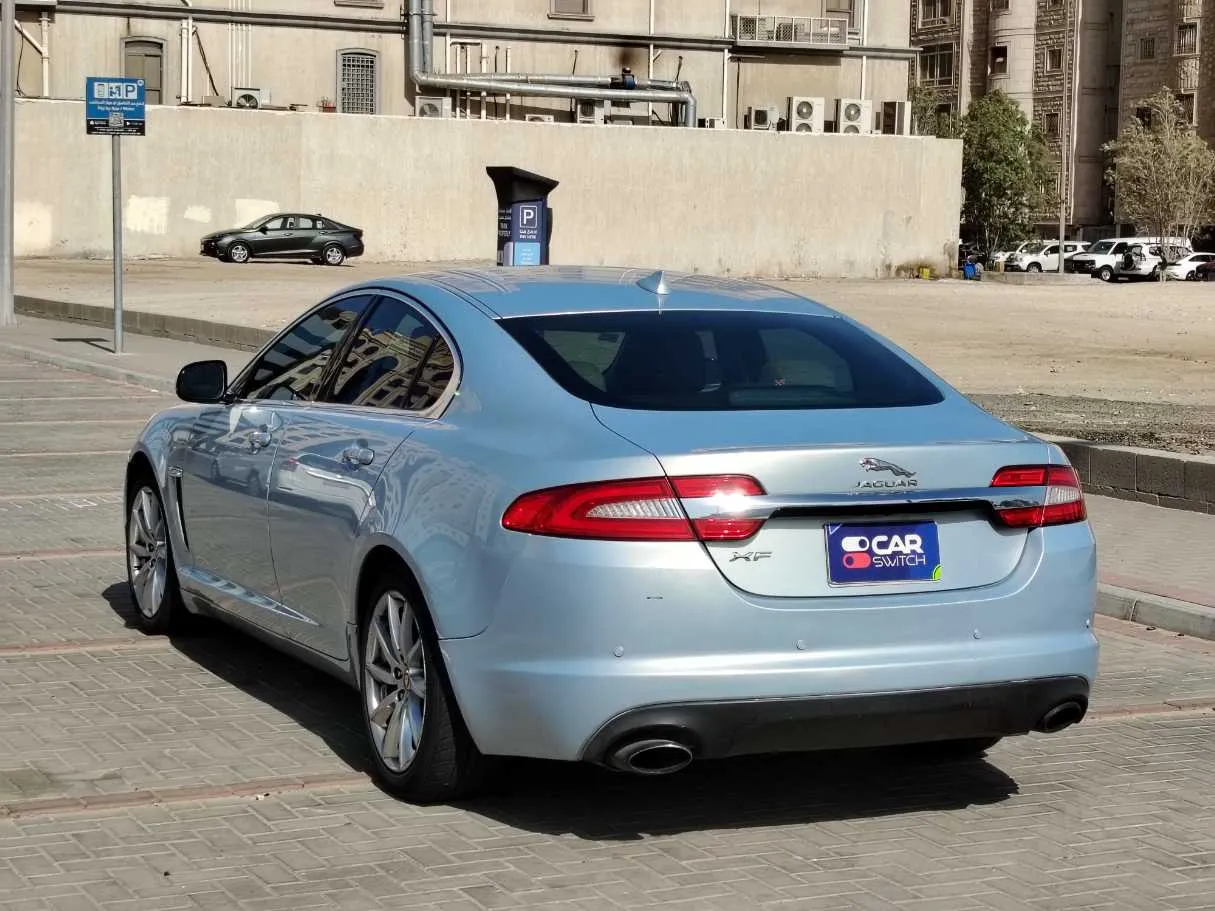 Car image 7