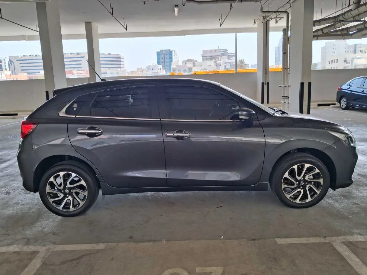 Car image 4