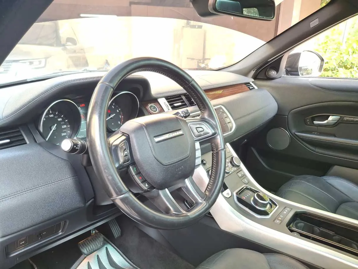 Car image 11