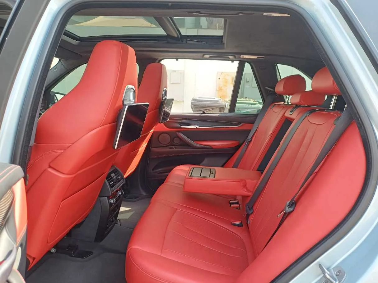 Car image 13