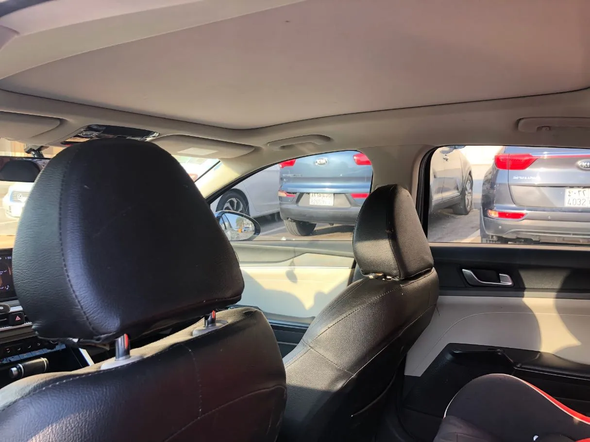 Car image 13