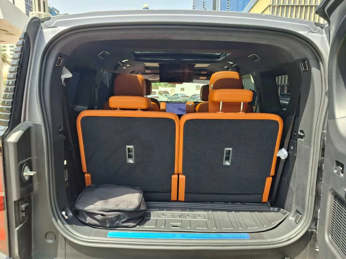 Car image 19