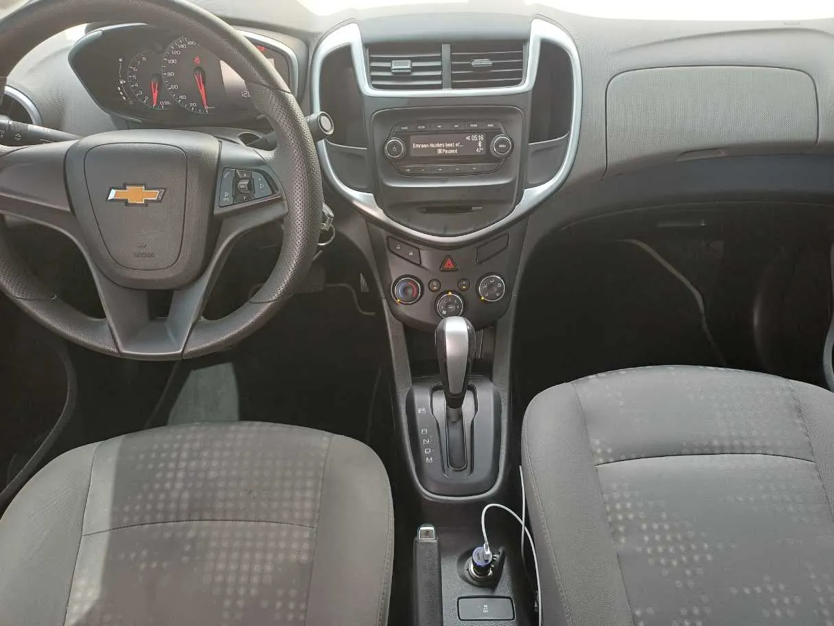 Car image 15