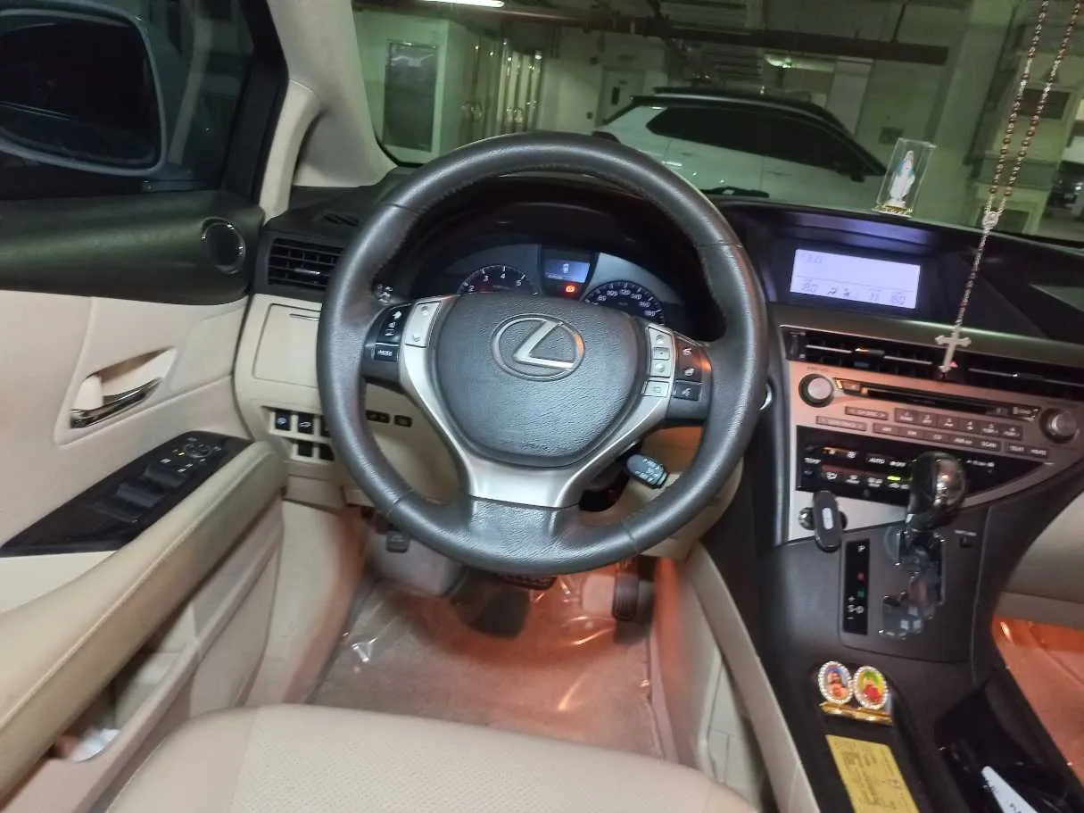 Car image 9