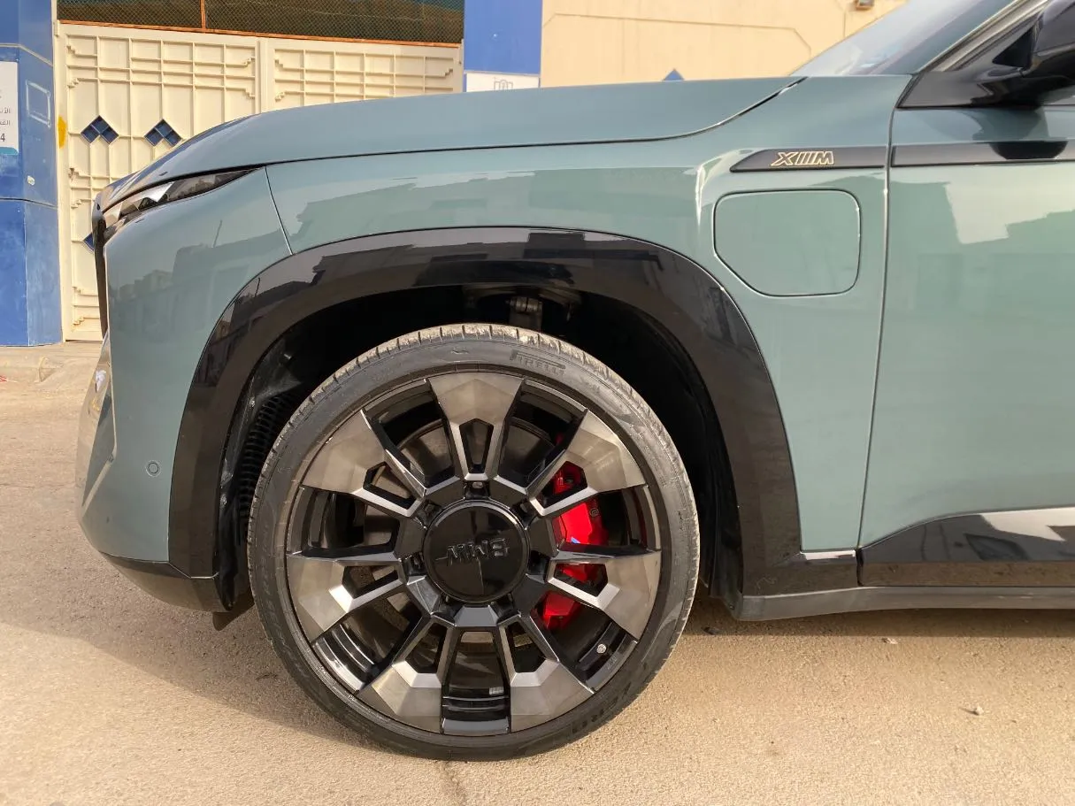 Car image 9