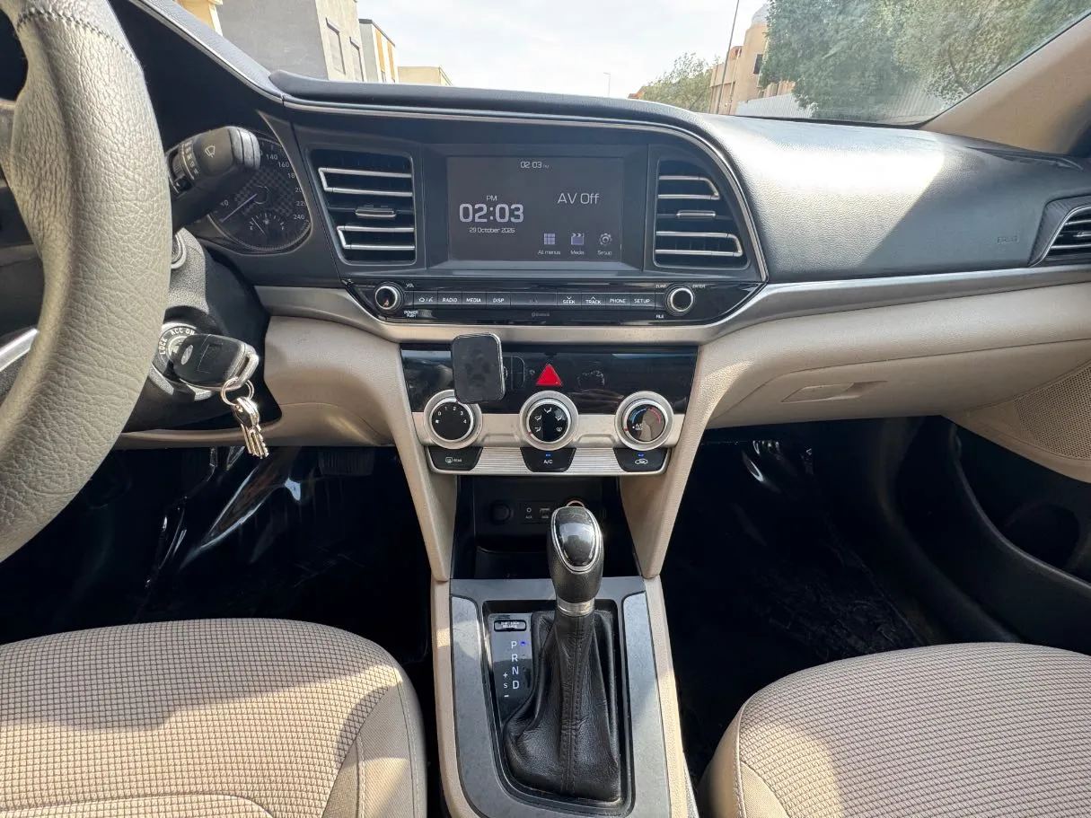 Car image 18