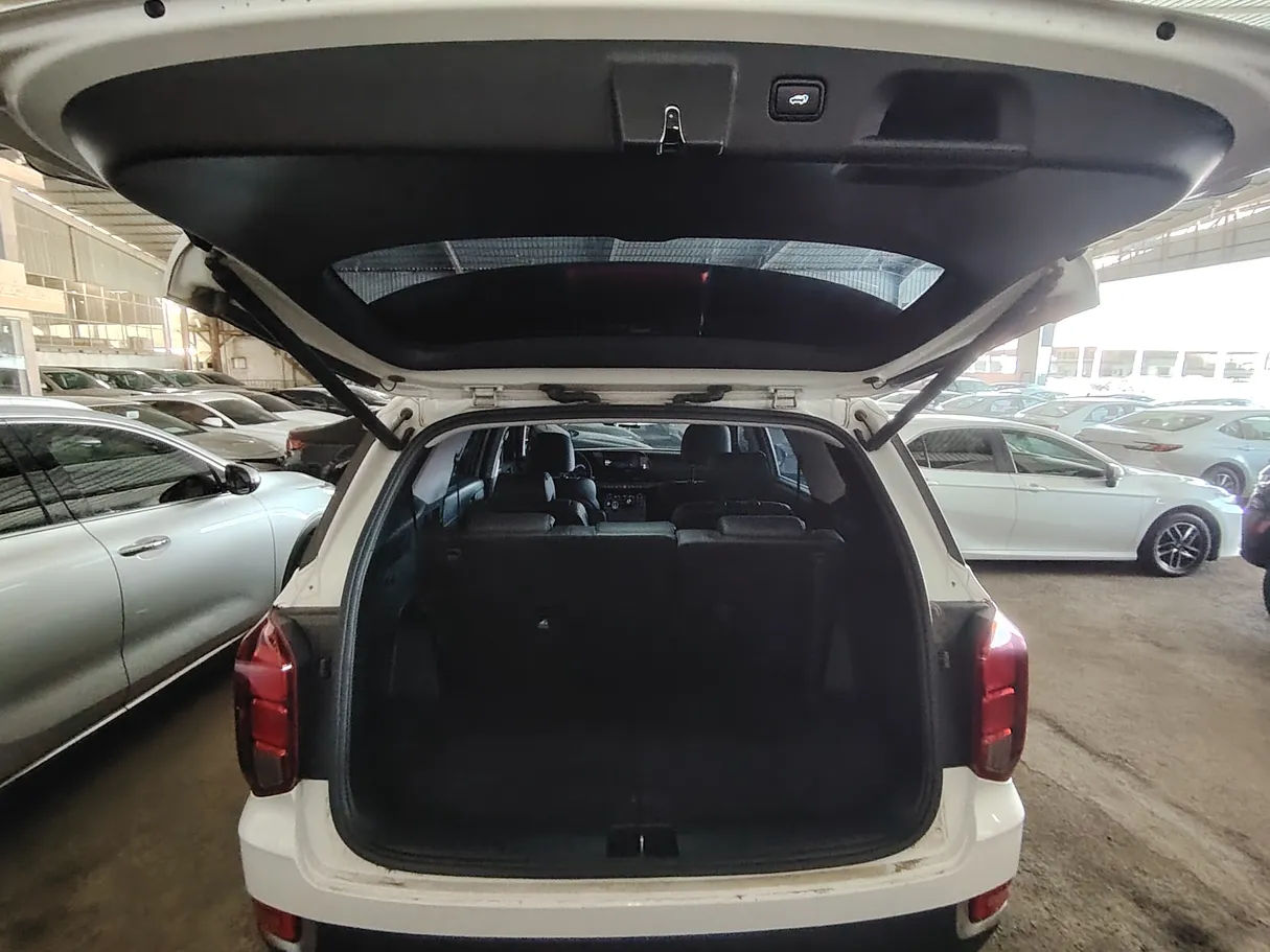 Car image 24
