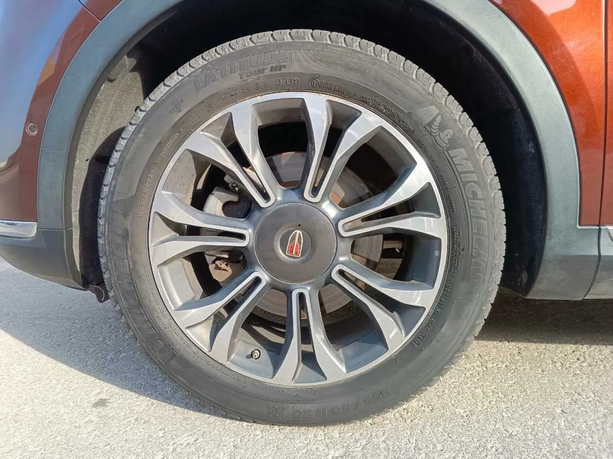 Car image 11
