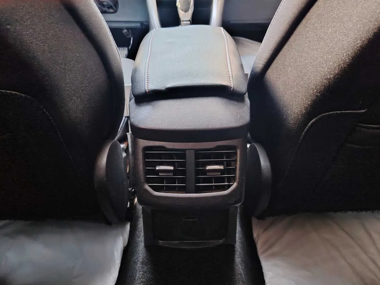 Car image 30