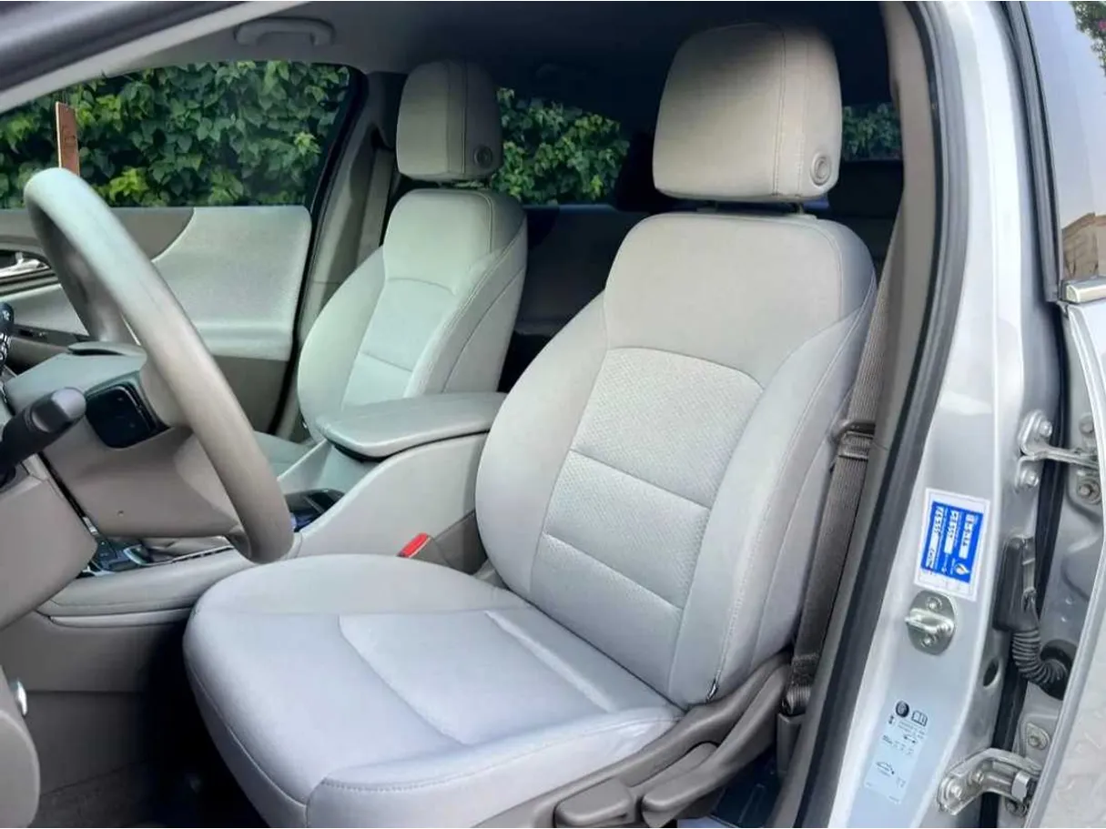 Car image 8